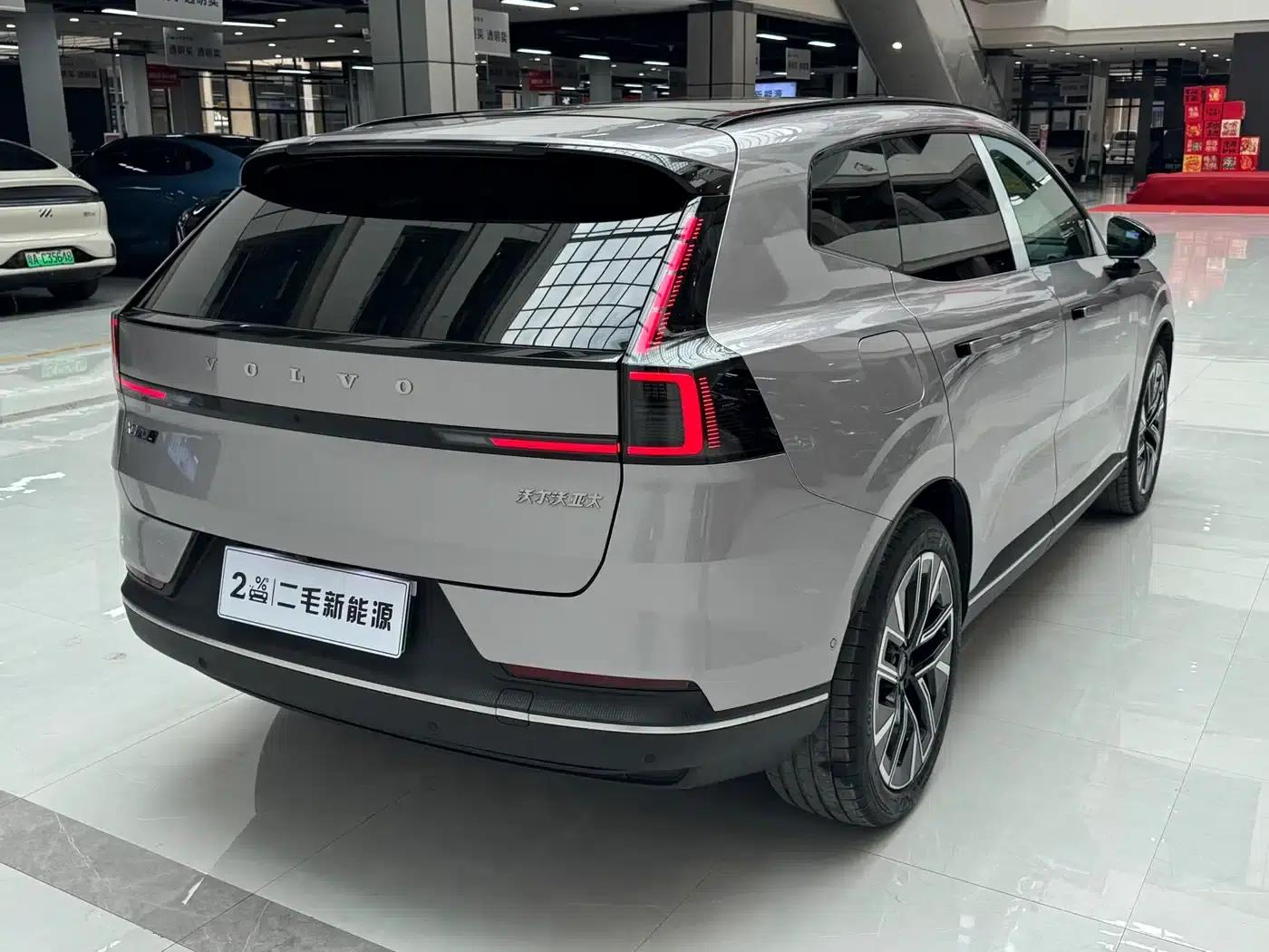 2026 Volvo XC70 Plug-in Hybrid, All-Wheel Drive, Extended Range Plus — миниатюра 10