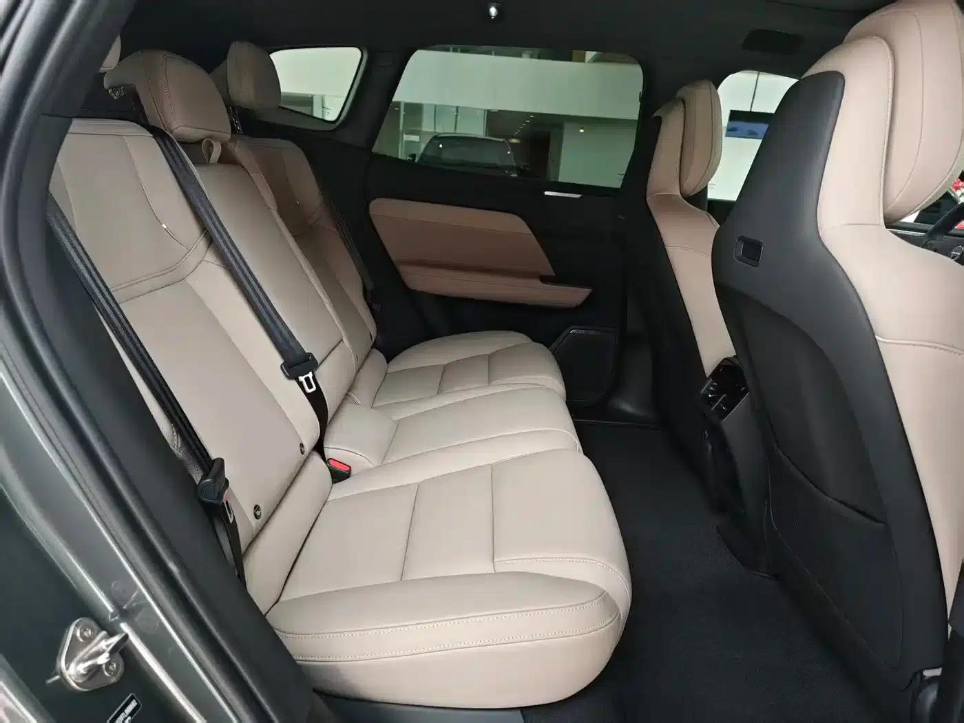 2026 Volvo XC70 Plug-in Hybrid, All-Wheel Drive, Ultra Range — миниатюра 5