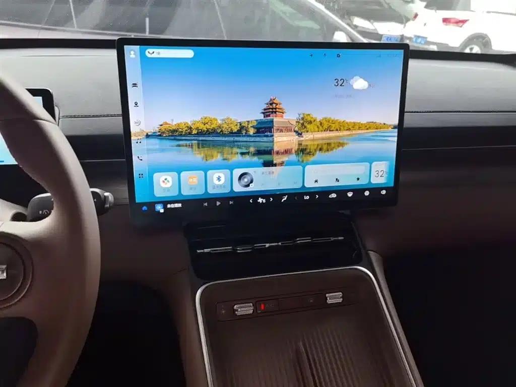 Wuling Xingguang S 2024 Model 130km Navigator Edition — миниатюра 13