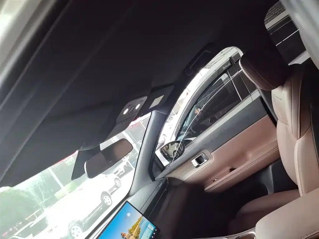 Wuling Xingguang S 2024 Model 130km Navigator Edition — миниатюра 18