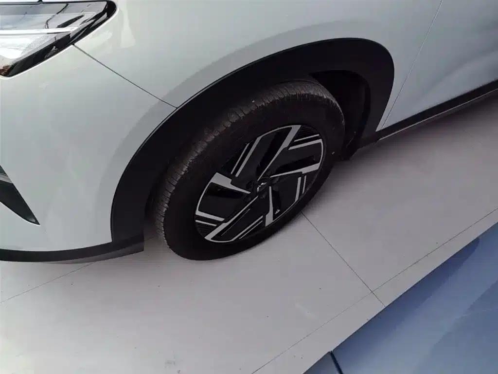 Wuling Xingguang S 2024 Model 130km Navigator Edition — миниатюра 23
