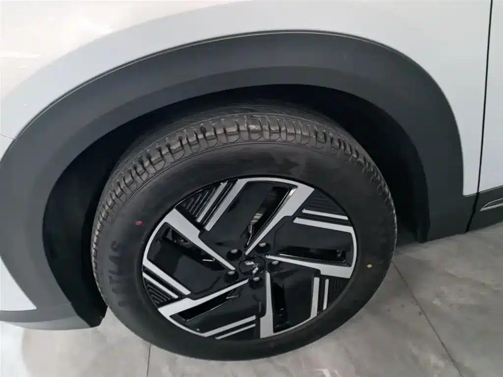 Wuling Xingguang S 2024 Model 130km Navigator Edition — миниатюра 23