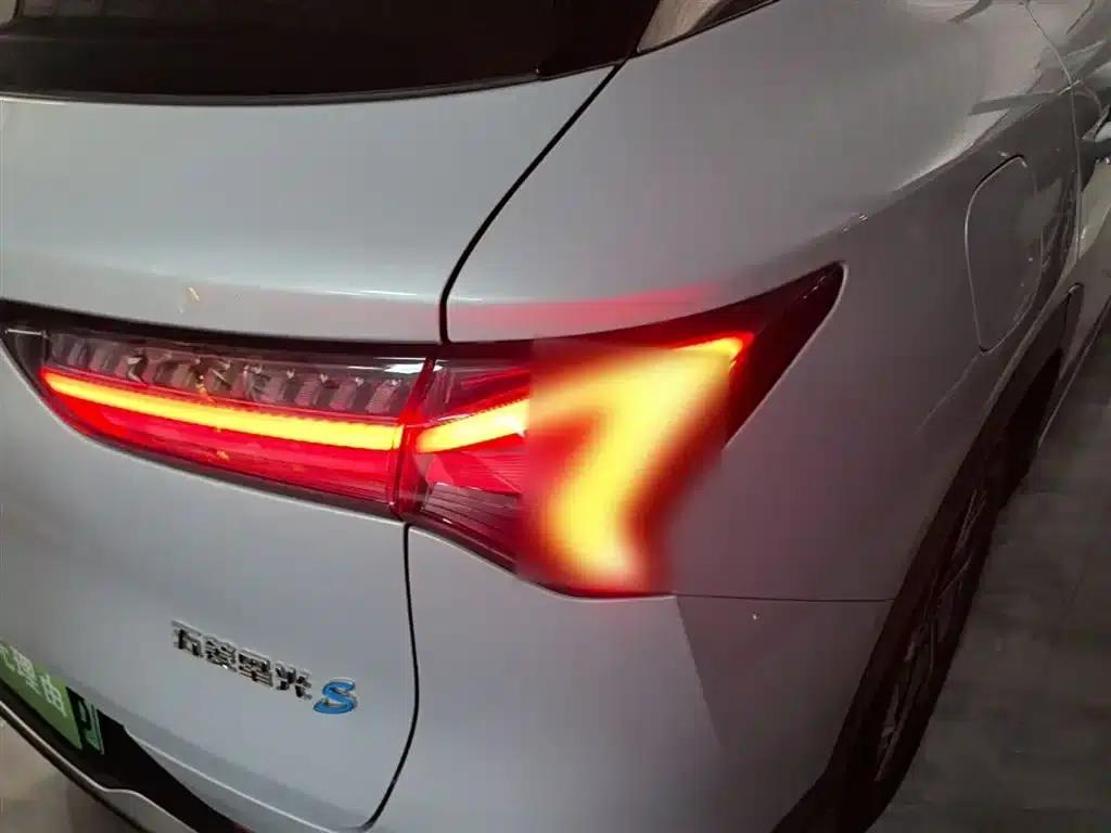Wuling Xingguang S 2024 Model 130km Navigator Edition — миниатюра 8