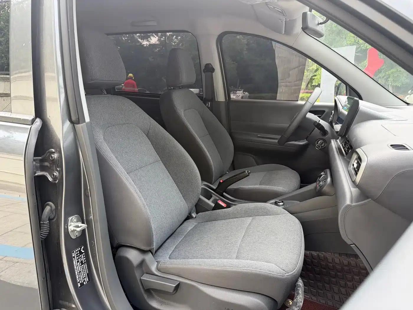 Wuling Hongguang New Energy 2024 Pure Electric Version 300KM Standard Edition — миниатюра 13