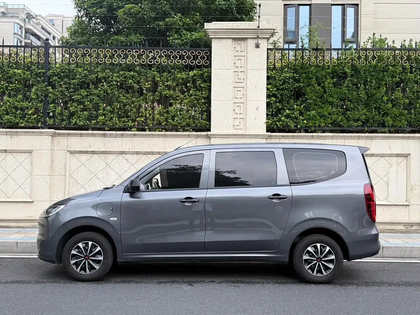 Wuling Hongguang New Energy 2024 Pure Electric Version 300KM Standard Edition — миниатюра 3