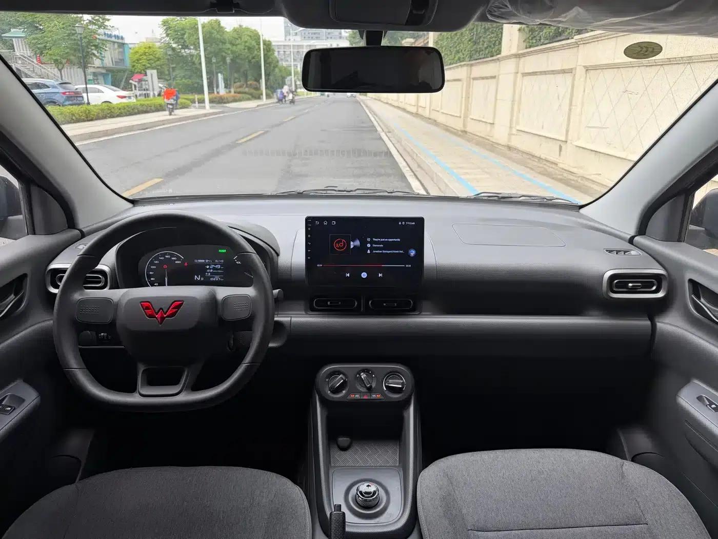 Wuling Hongguang New Energy 2024 Pure Electric Version 300KM Standard Edition — миниатюра 9