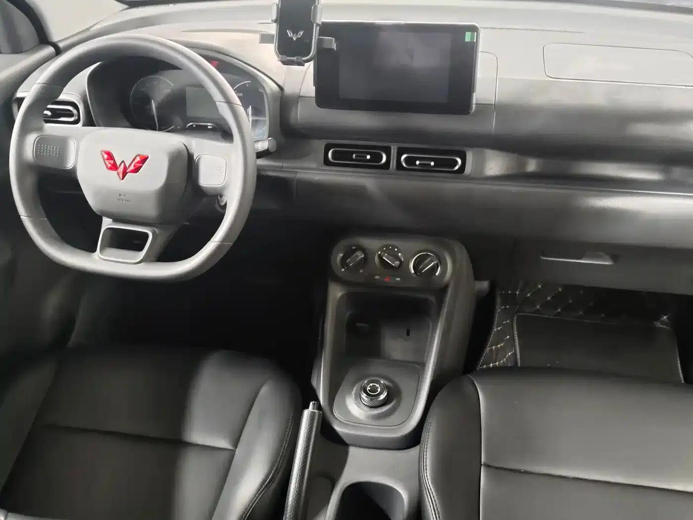 Wuling Hongguang New Energy 2024 Pure Electric Version 300KM Standard Edition — миниатюра 3