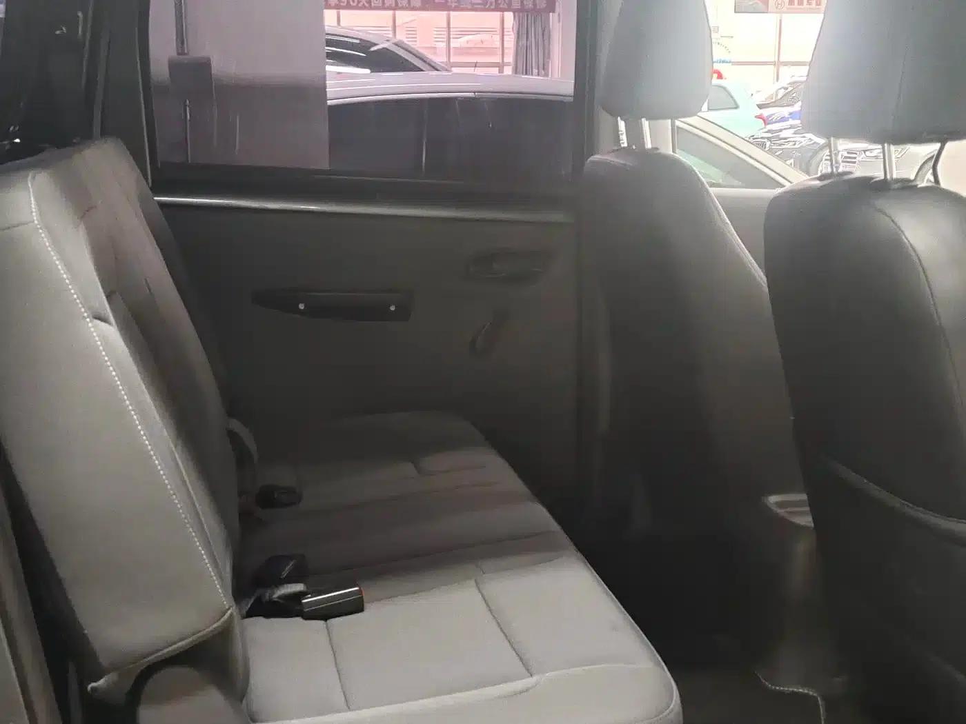 Wuling Hongguang New Energy 2024 Pure Electric Version 300KM Standard Edition — миниатюра 6