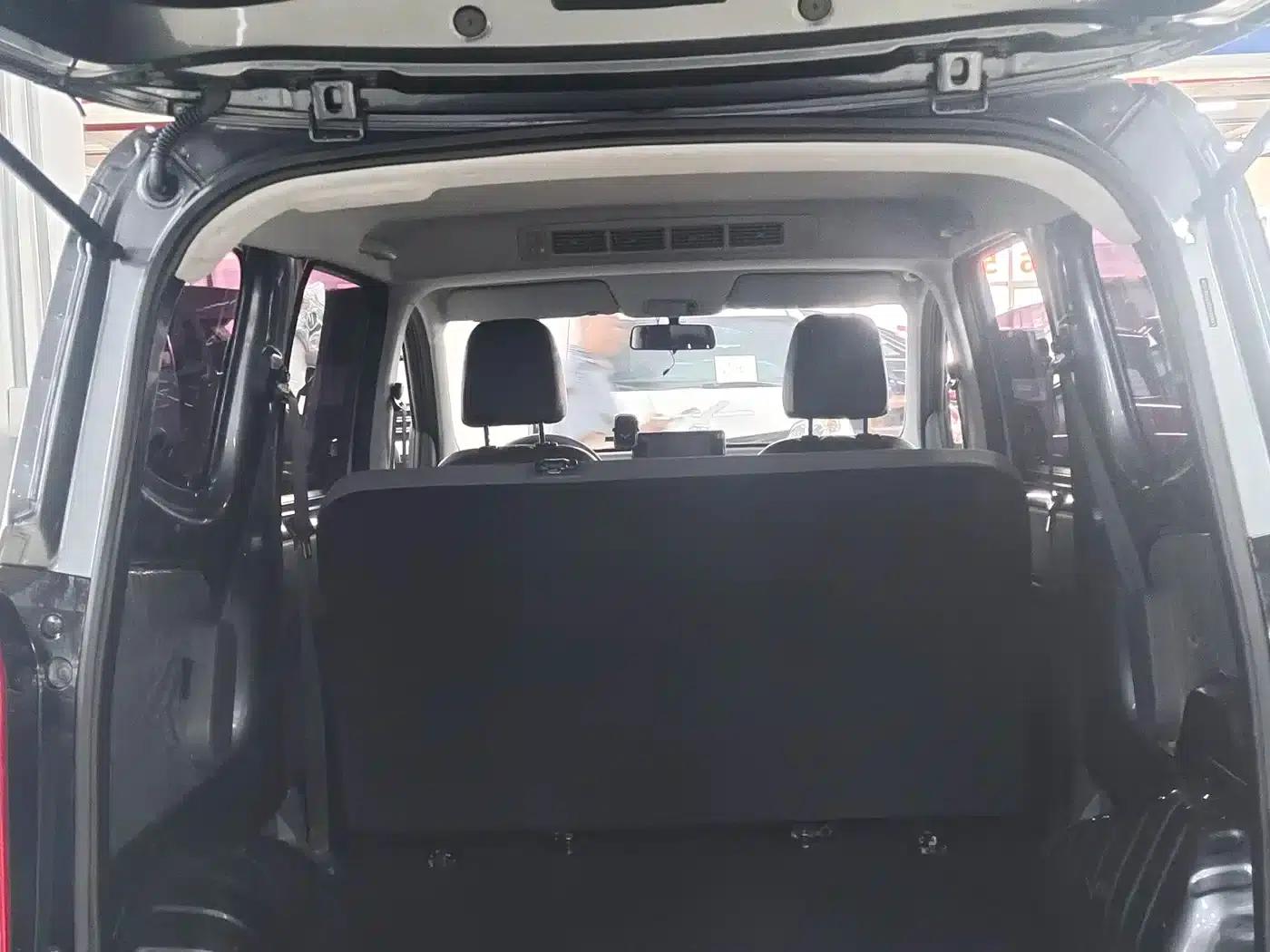 Wuling Hongguang New Energy 2024 Pure Electric Version 300KM Standard Edition — миниатюра 7