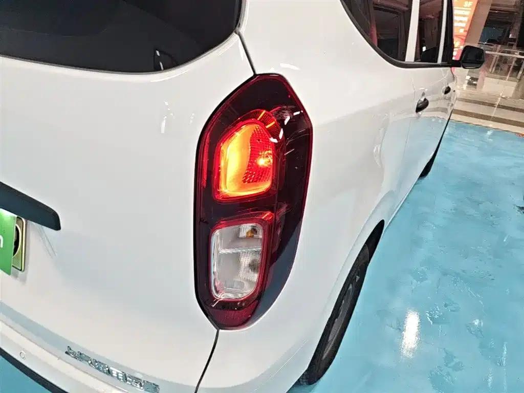 Wuling Hongguang New Energy 2024 Pure Electric Version 300KM Practical Model — миниатюра 8
