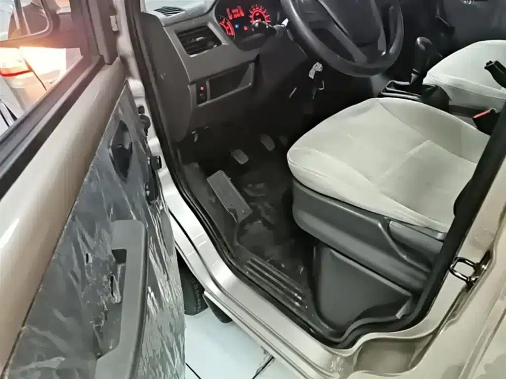 Wuling Rongguang S 2023 1.5L Basic Model 5/7 Seats — миниатюра 16