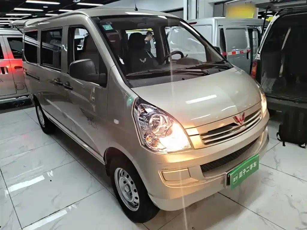 Wuling Rongguang S 2023 1.5L Basic Model 5/7 Seats — миниатюра 4