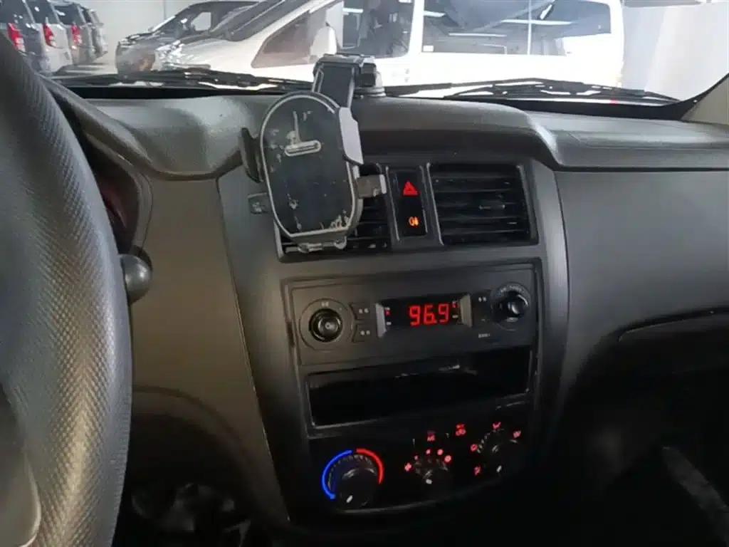 Wuling Rongguang S 2023 1.5L Basic Model 5/7 Seats — миниатюра 13