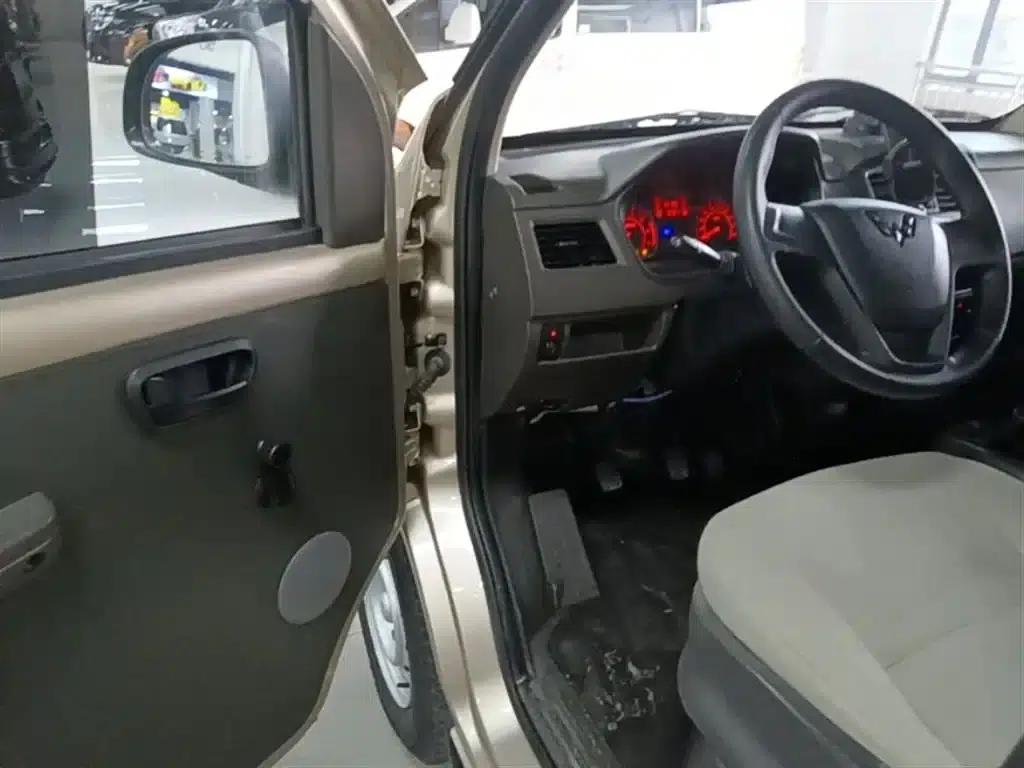 Wuling Rongguang S 2023 1.5L Basic Model 5/7 Seats — миниатюра 16