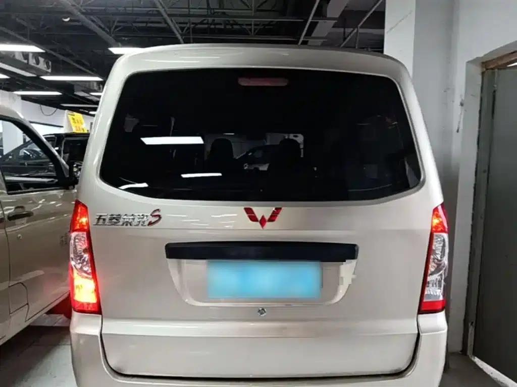 Wuling Rongguang S 2023 1.5L Basic Model 5/7 Seats — миниатюра 6