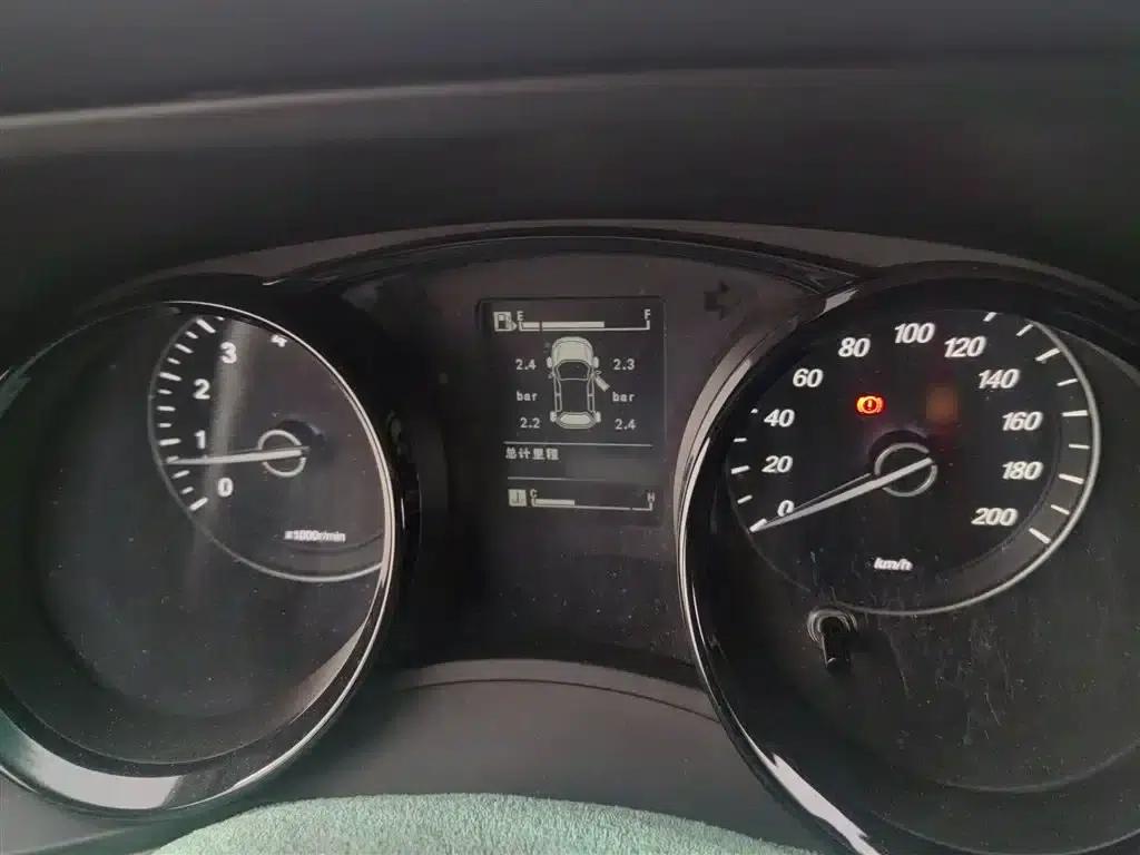 Wuling Hongguang PLUS 2019 1.5T Manual Deluxe 7-Seater — миниатюра 4