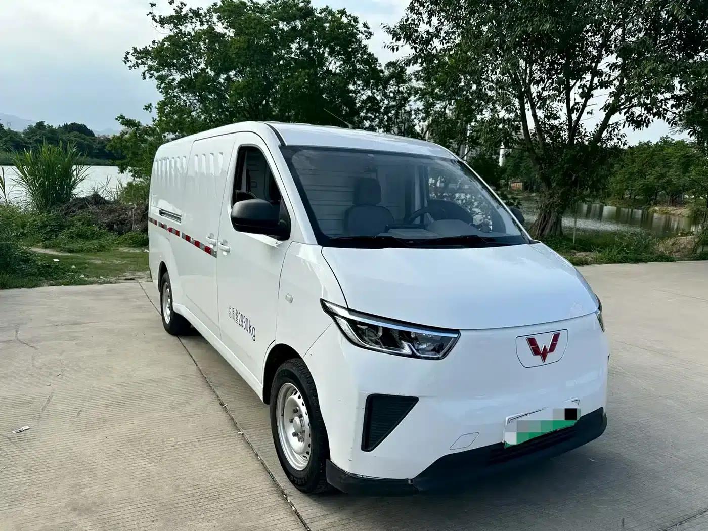 Wuling Yangguang 2024 Model 300km Practical Closed-Window Version 60kW — миниатюра 1