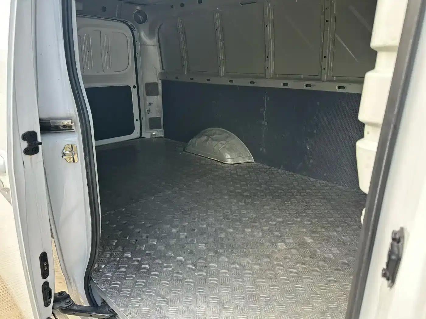 Wuling Yangguang 2024 Model 300km Practical Closed-Window Version 60kW — миниатюра 6