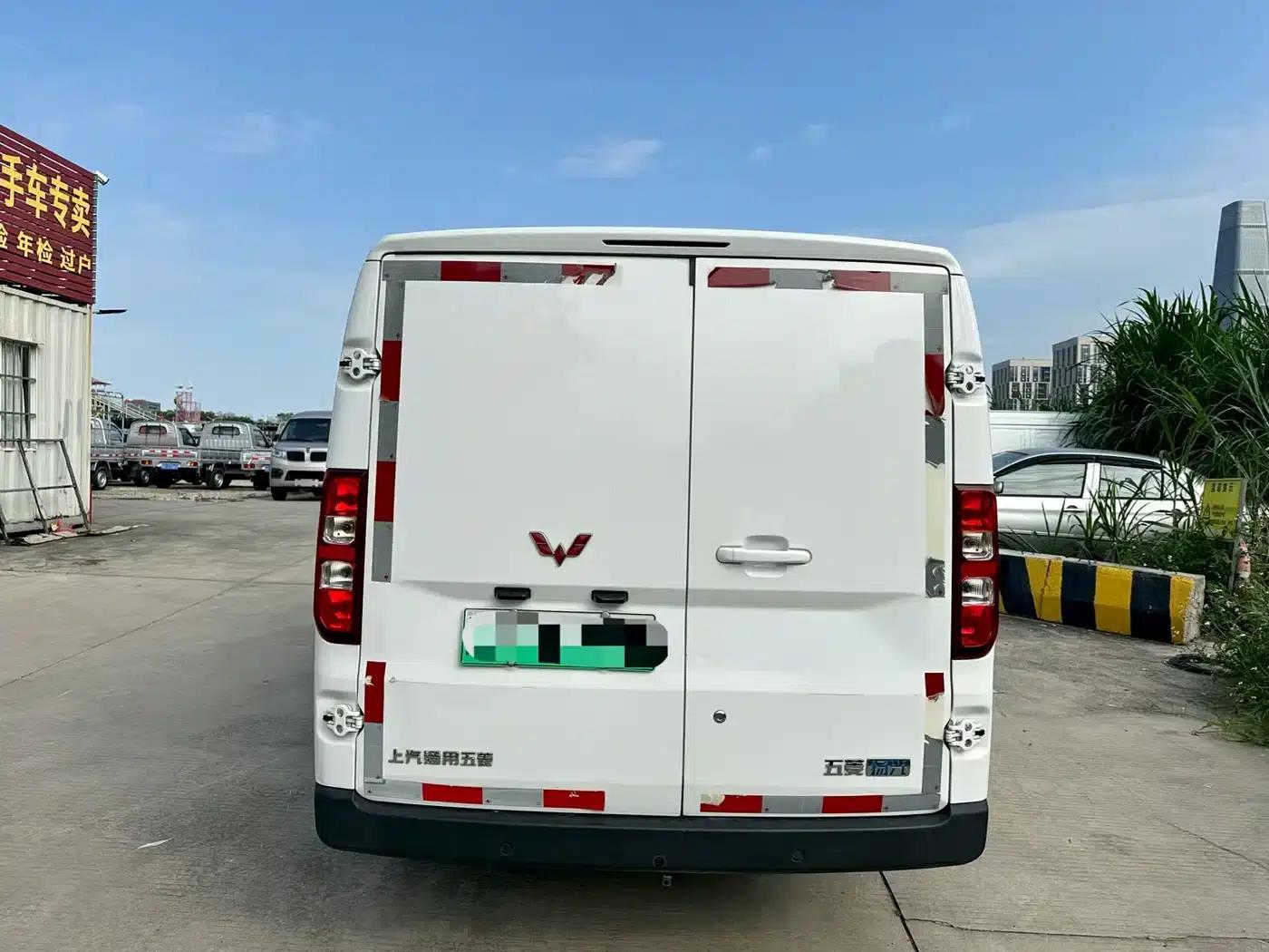 Wuling Yangguang 2024 Model 300km Practical Closed-Window Version 60kW — миниатюра 8