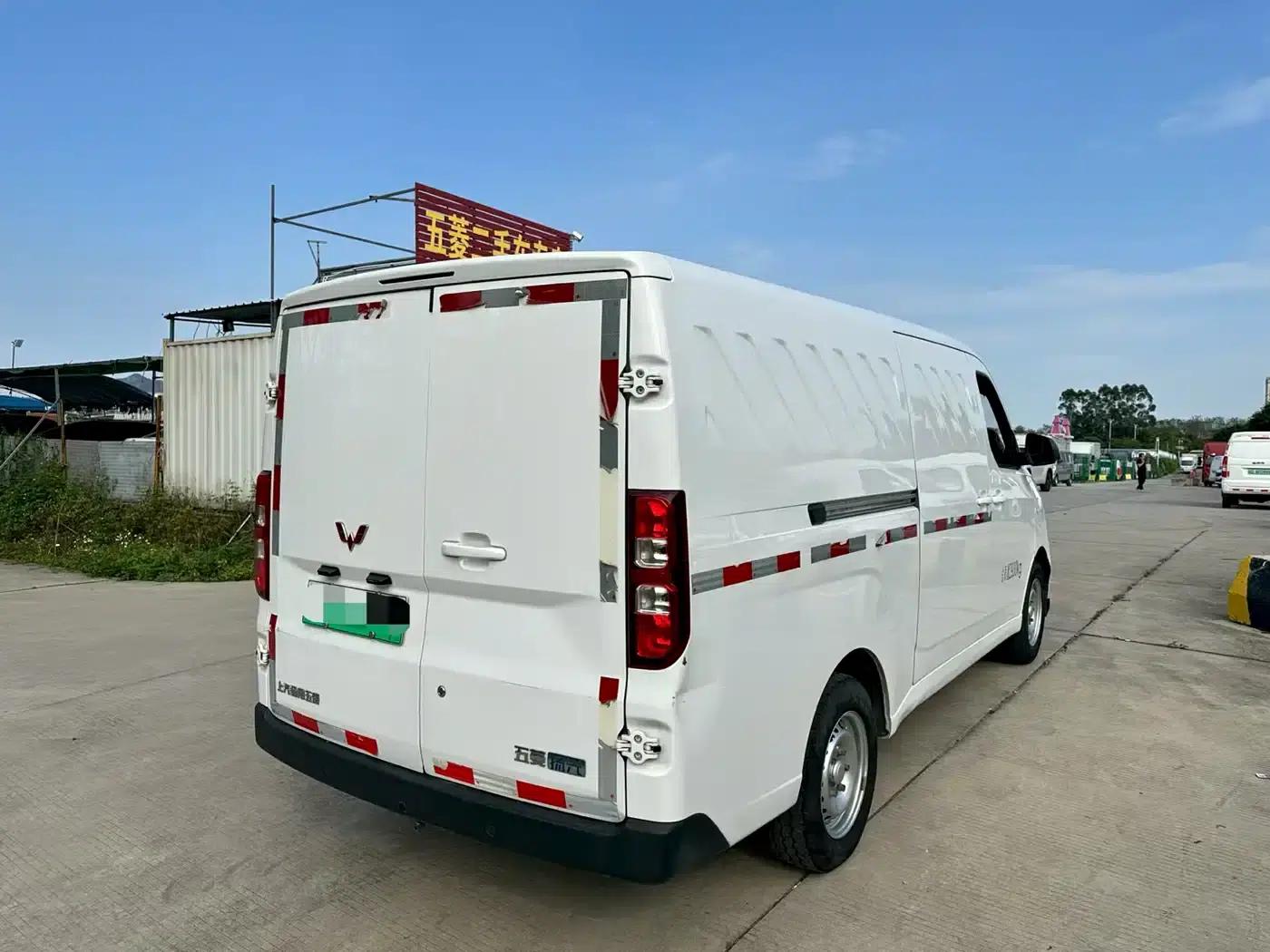 Wuling Yangguang 2024 Model 300km Practical Closed-Window Version 60kW — миниатюра 9