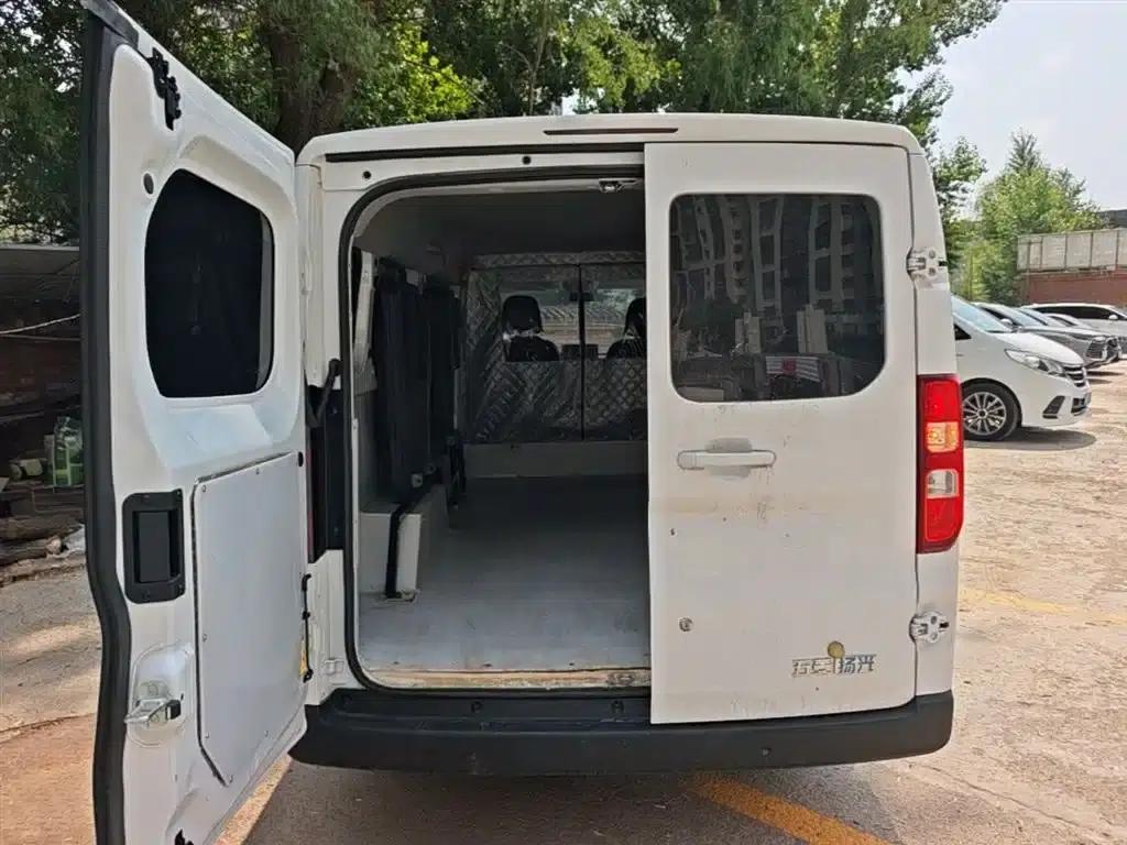 Wuling Yangguang 2024 Model 300km Comfort Bus Version 75kW — миниатюра 19