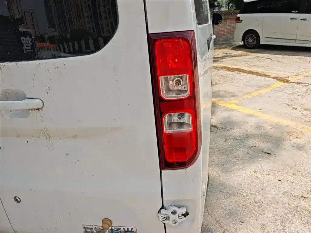 Wuling Yangguang 2024 Model 300km Comfort Bus Version 75kW — миниатюра 8