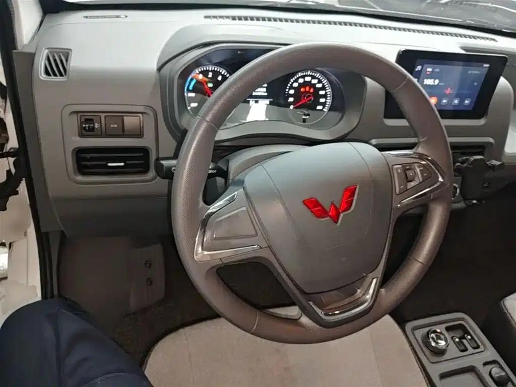 Wuling Yangguang 2024 Model 300km Comfort Edition with Closed Windows 60kW — миниатюра 11