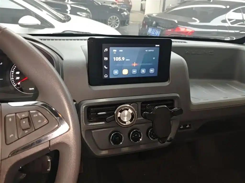 Wuling Yangguang 2024 Model 300km Comfort Edition with Closed Windows 60kW — миниатюра 13