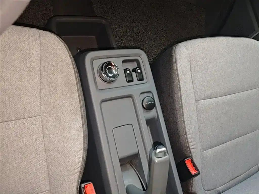 Wuling Yangguang 2024 Model 300km Comfort Edition with Closed Windows 60kW — миниатюра 14
