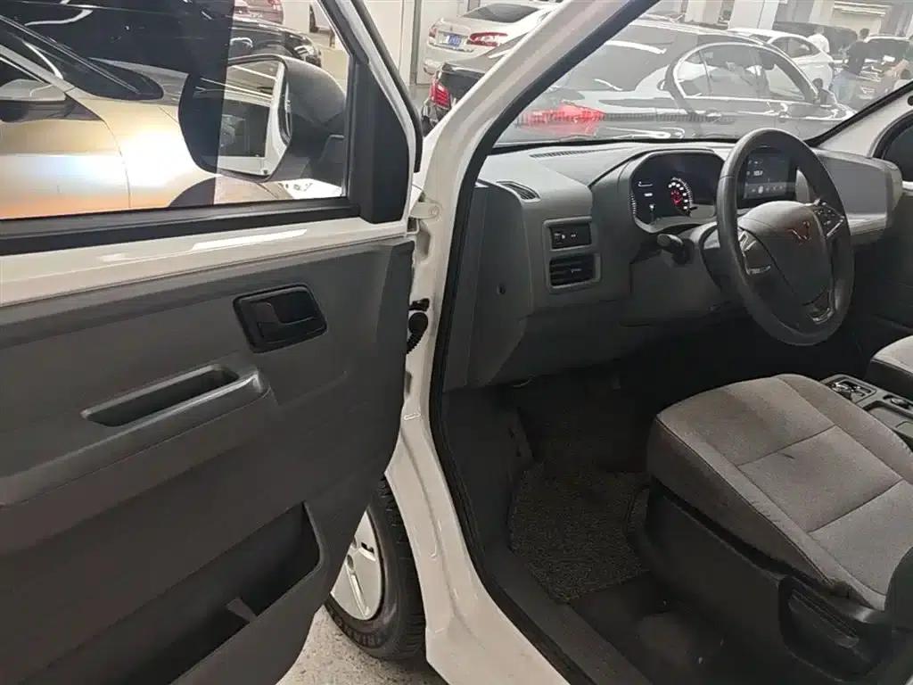 Wuling Yangguang 2024 Model 300km Comfort Edition with Closed Windows 60kW — миниатюра 16