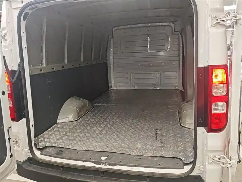 Wuling Yangguang 2024 Model 300km Comfort Edition with Closed Windows 60kW — миниатюра 19