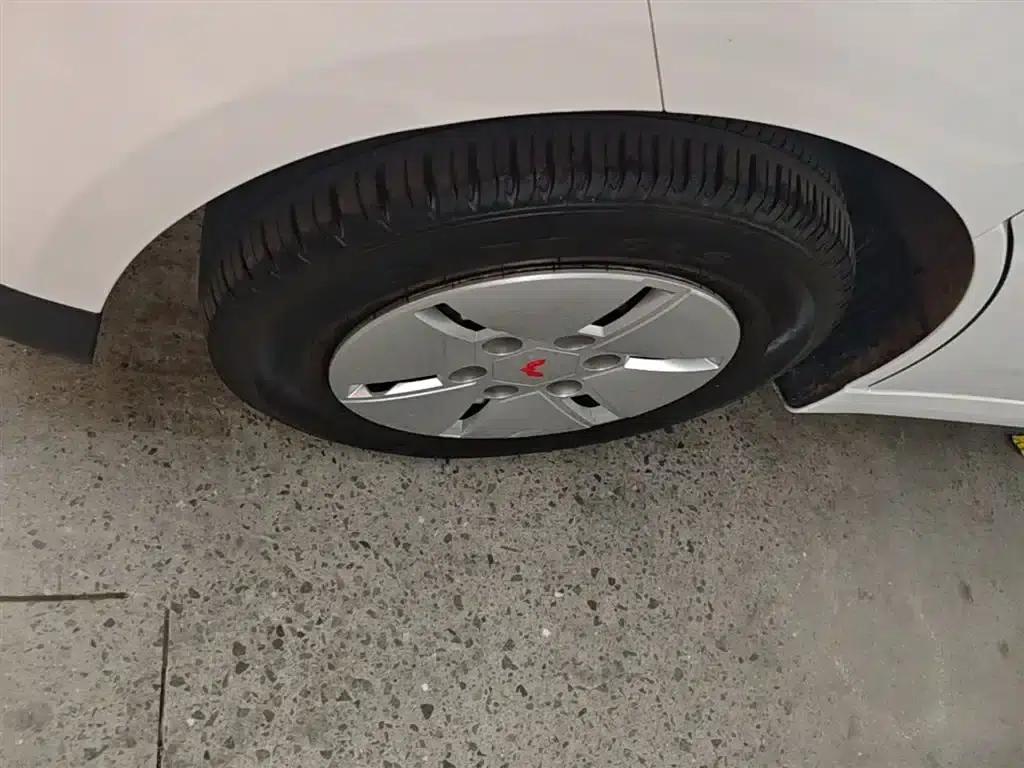 Wuling Yangguang 2024 Model 300km Comfort Edition with Closed Windows 60kW — миниатюра 23