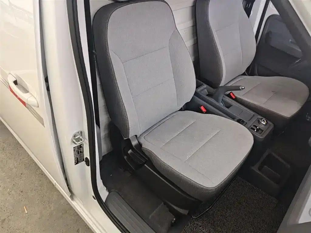 Wuling Yangguang 2024 Model 300km Comfort Edition with Closed Windows 60kW — миниатюра 25