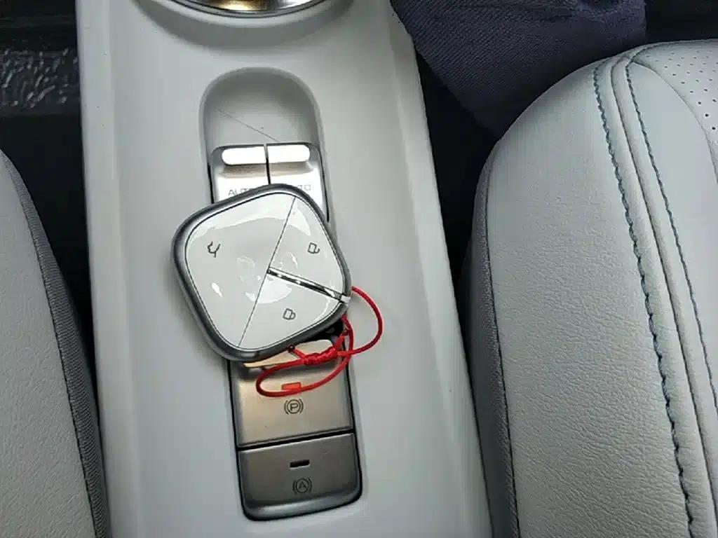 Wuling Air ev Clear Sky 2023 Model, Four-Seat - Advanced Edition — миниатюра 9