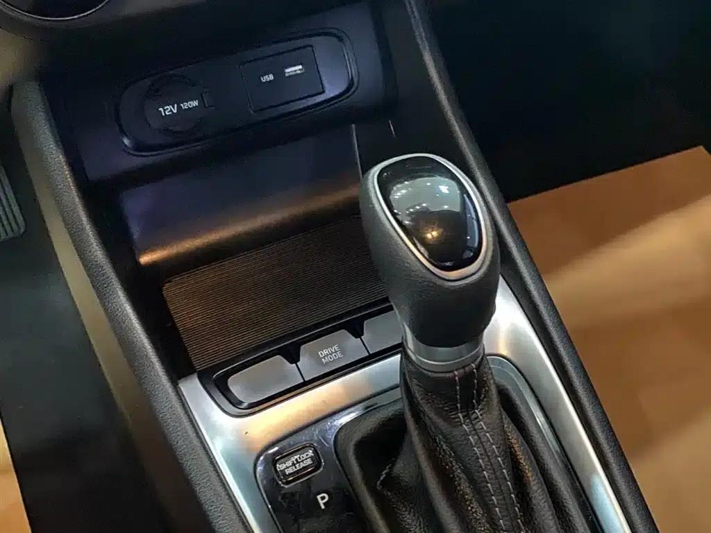 Hyundai Elantra 2020 1.6L Automatic GL Edition — миниатюра 5