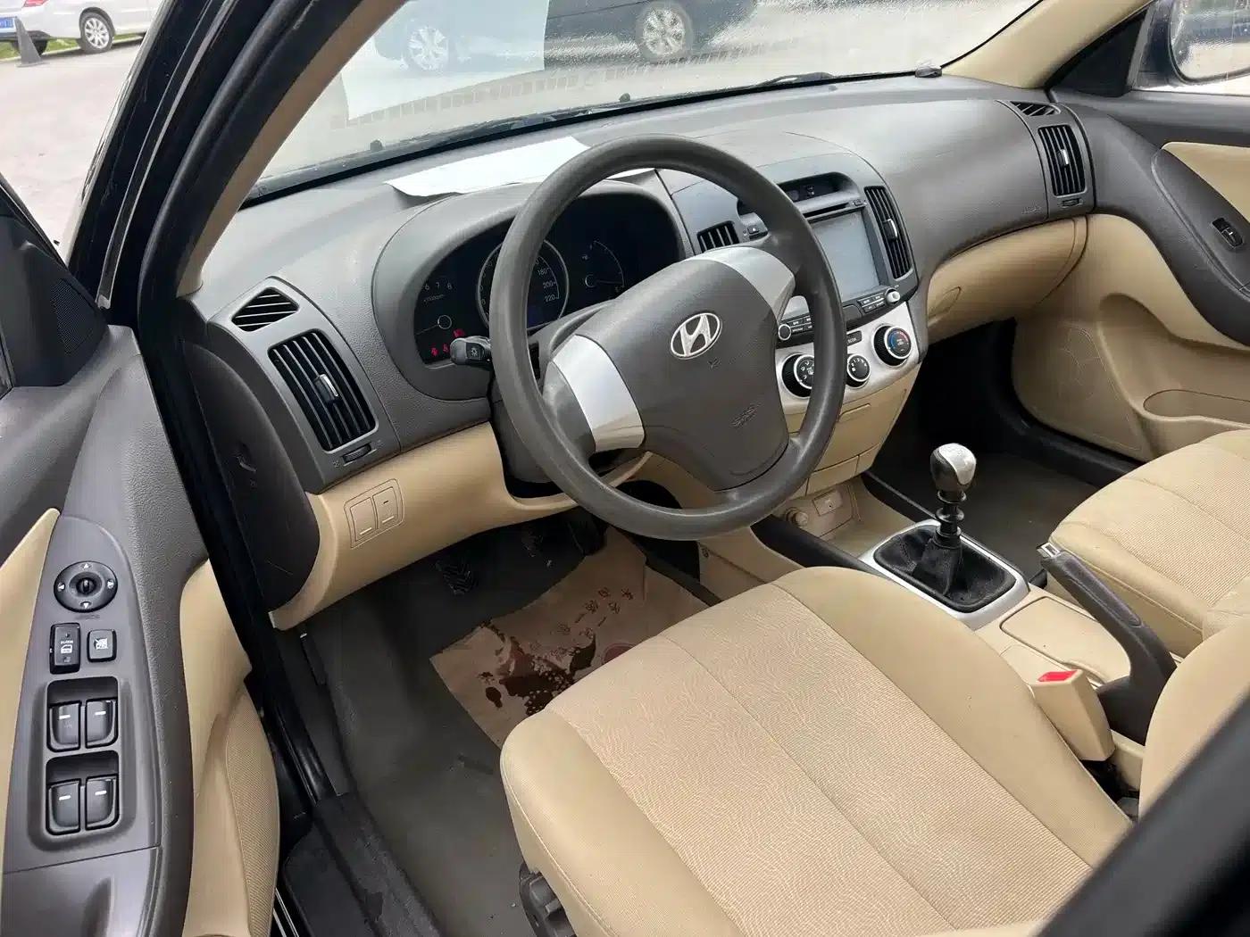 Hyundai Elantra 2010 1.6L MT GL — миниатюра 4
