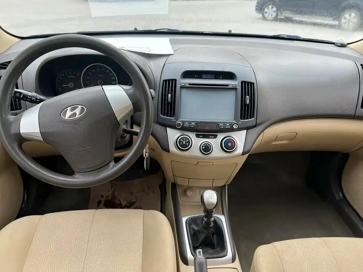 Hyundai Elantra 2010 1.6L MT GL — миниатюра 6