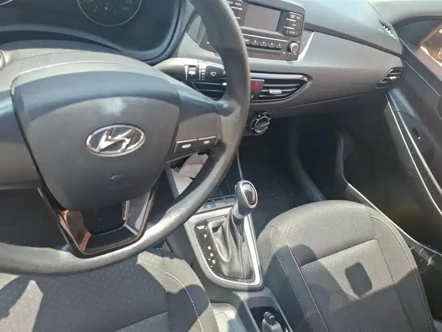 Hyundai Elantra 2020 1.6L Automatic GL Edition — миниатюра 12