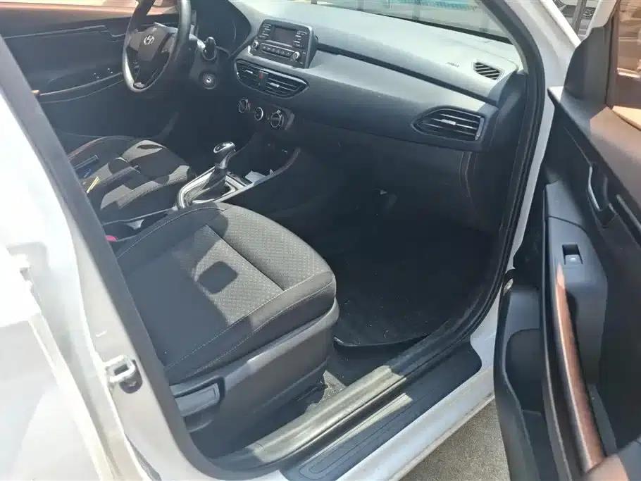 Hyundai Elantra 2020 1.6L Automatic GL Edition — миниатюра 8