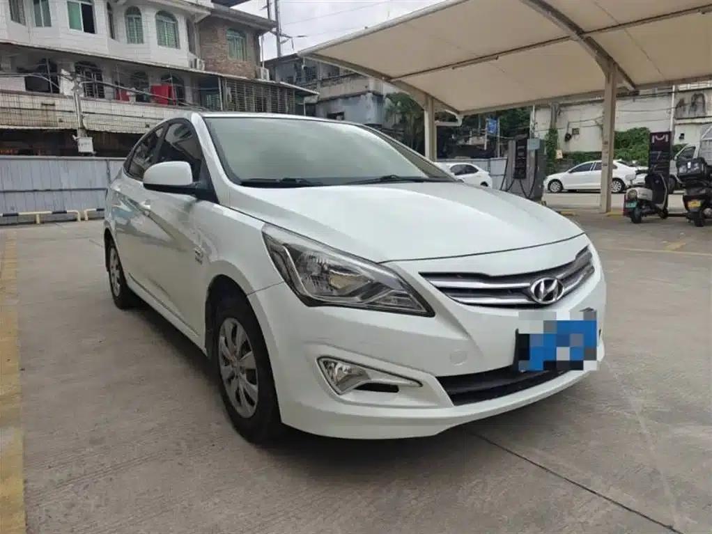 2014 Hyundai Reina 1.4L Manual Fashion GS — миниатюра 3