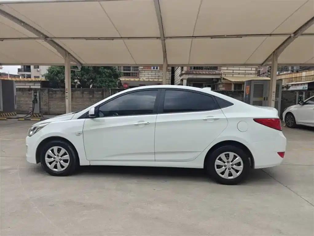 2014 Hyundai Reina 1.4L Manual Fashion GS — миниатюра 4