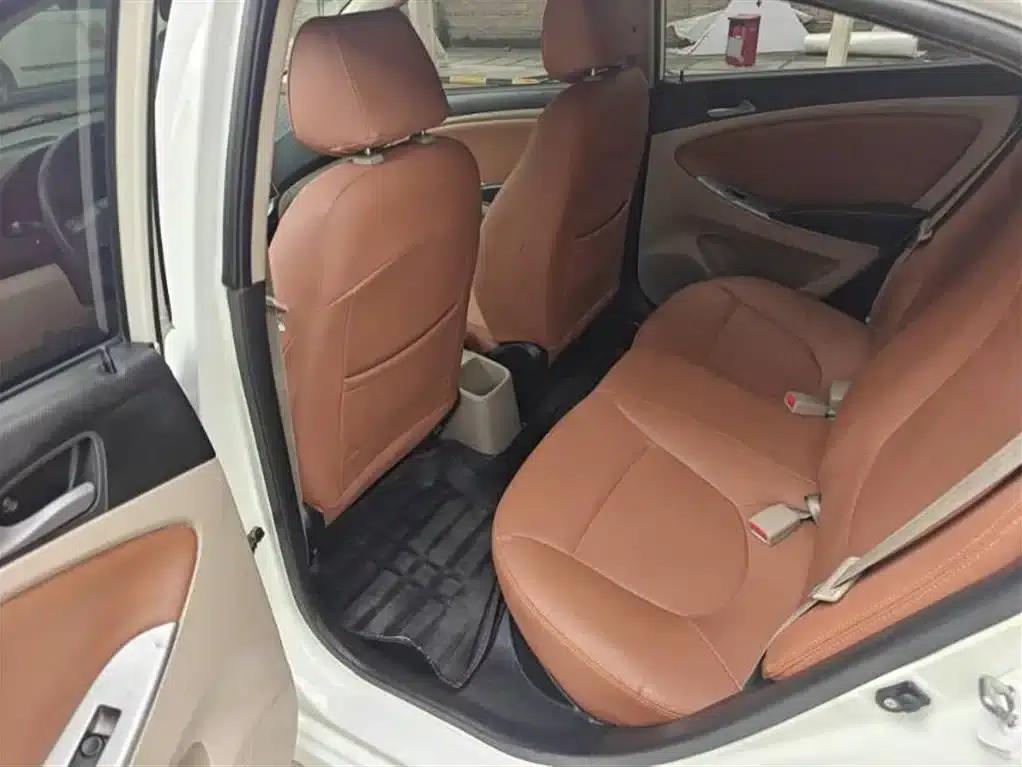 2014 Hyundai Reina 1.4L Manual Fashion GS — миниатюра 7
