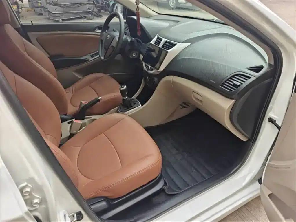 2014 Hyundai Reina 1.4L Manual Fashion GS — миниатюра 9