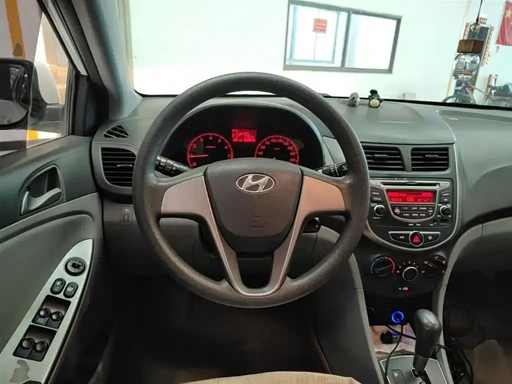 2014 Hyundai Reina 1.4L Automatic Intelligent GLS — миниатюра 11