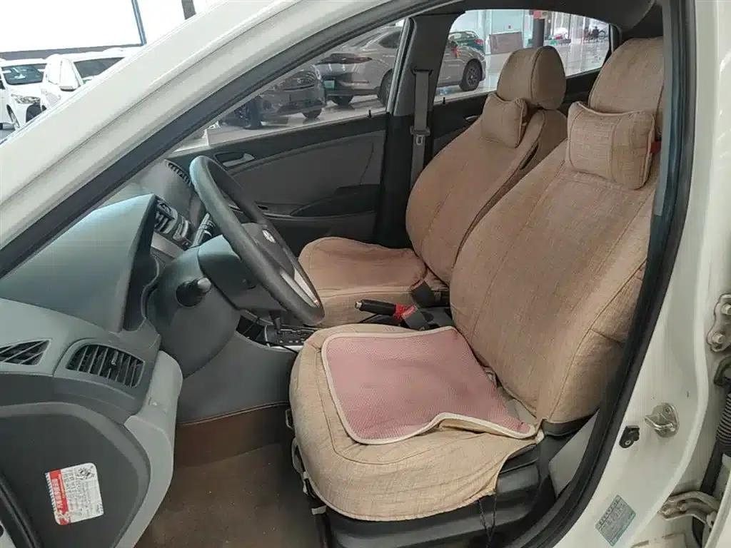 2014 Hyundai Reina 1.4L Automatic Intelligent GLS — миниатюра 15