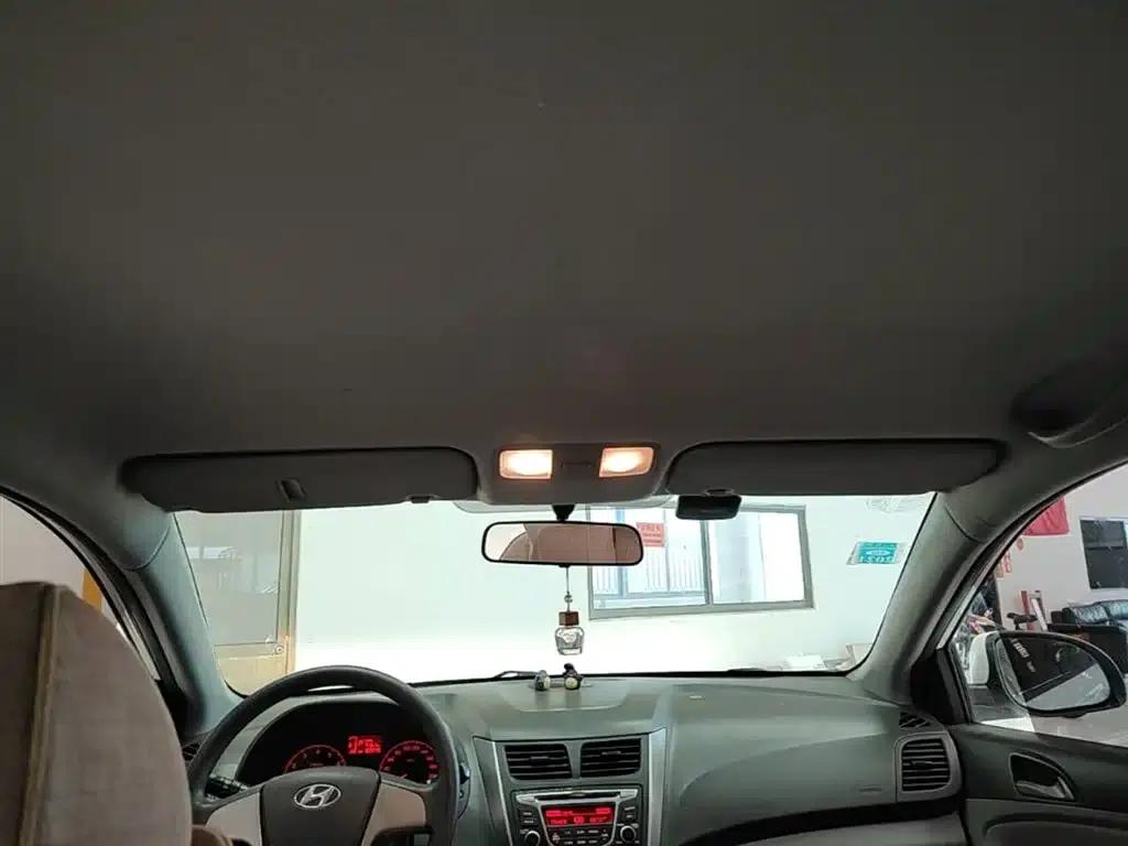 2014 Hyundai Reina 1.4L Automatic Intelligent GLS — миниатюра 18