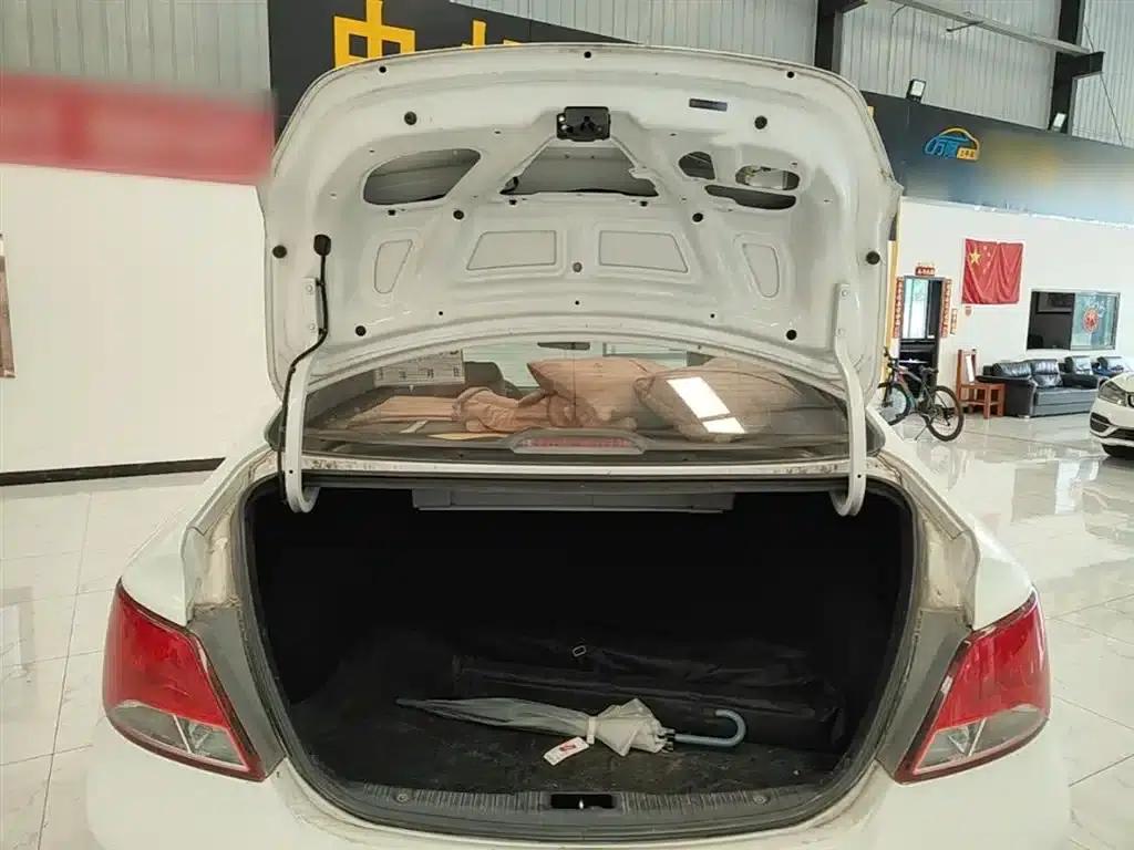 2014 Hyundai Reina 1.4L Automatic Intelligent GLS — миниатюра 19