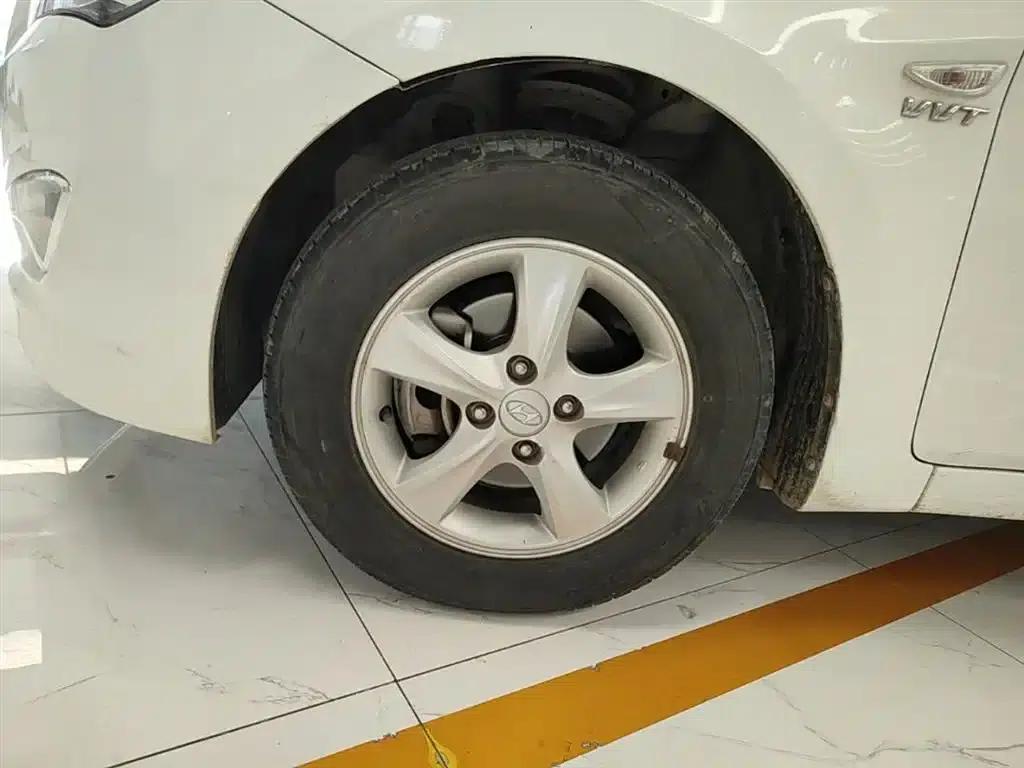 2014 Hyundai Reina 1.4L Automatic Intelligent GLS — миниатюра 23