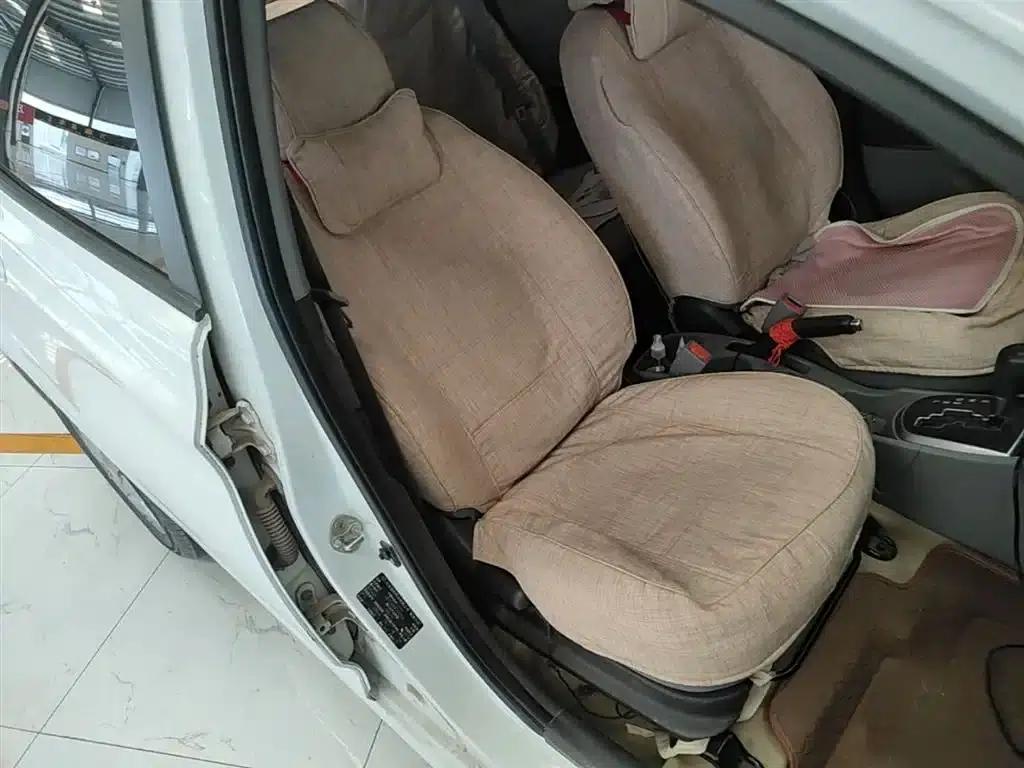 2014 Hyundai Reina 1.4L Automatic Intelligent GLS — миниатюра 25