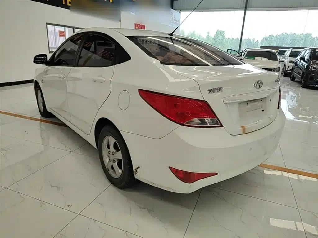 2014 Hyundai Reina 1.4L Automatic Intelligent GLS — миниатюра 5